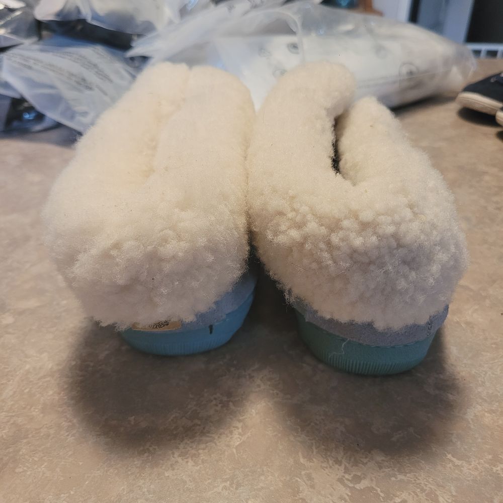 RJ's Fuzzies Womens Blue Suede Sheepskin Lined Bootie Slippers 8 Leather Sherpa - Picture 5 of 7
